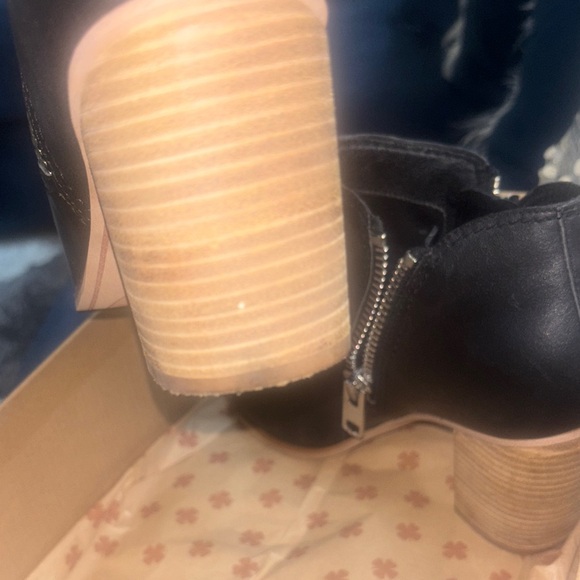 Lucky Brand Black Ankle Booties - Picture 10 of 13